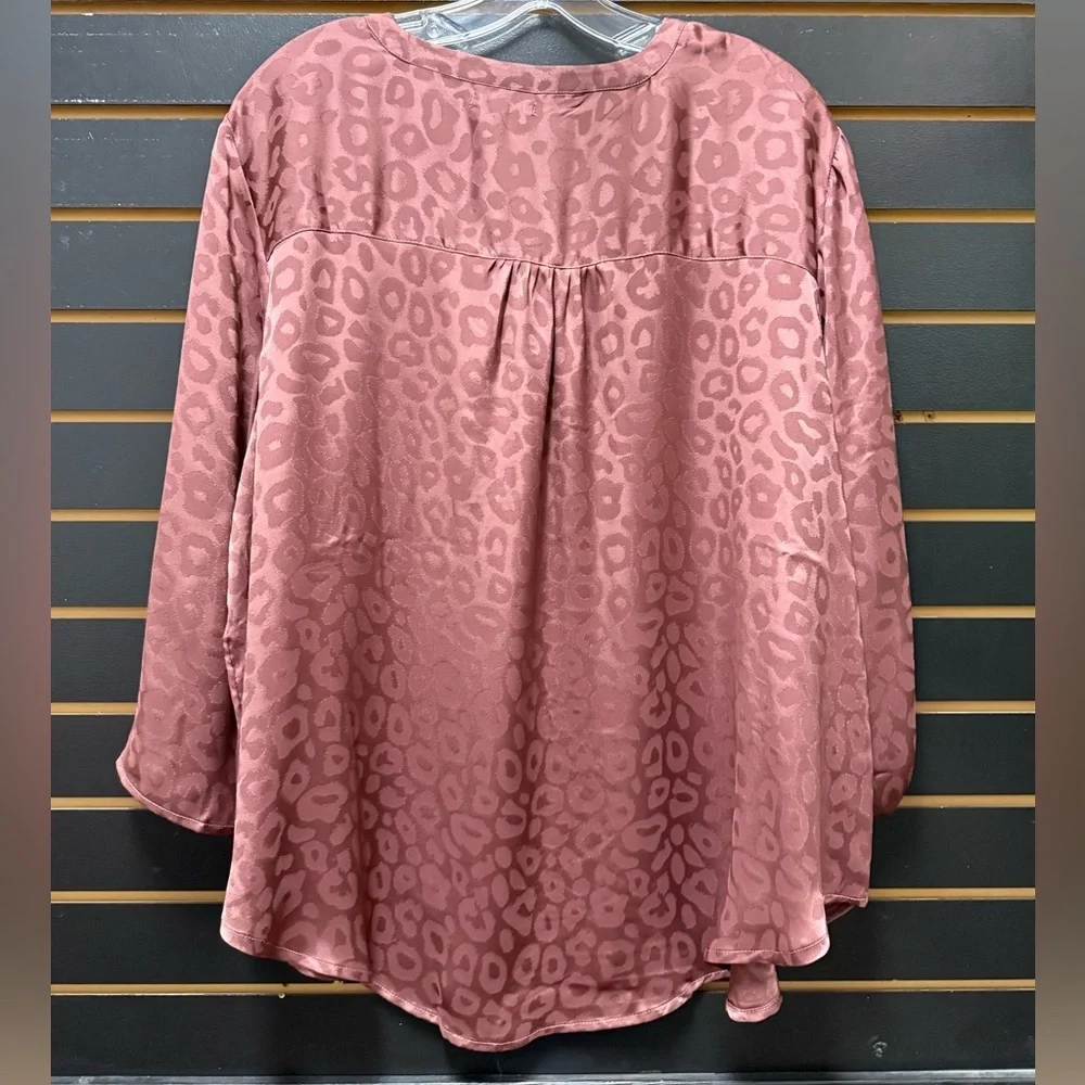 Maurices Satin Jacquard Leopard Blouse Mauve Pink – Size 2X NWT - Picture 4 of 4